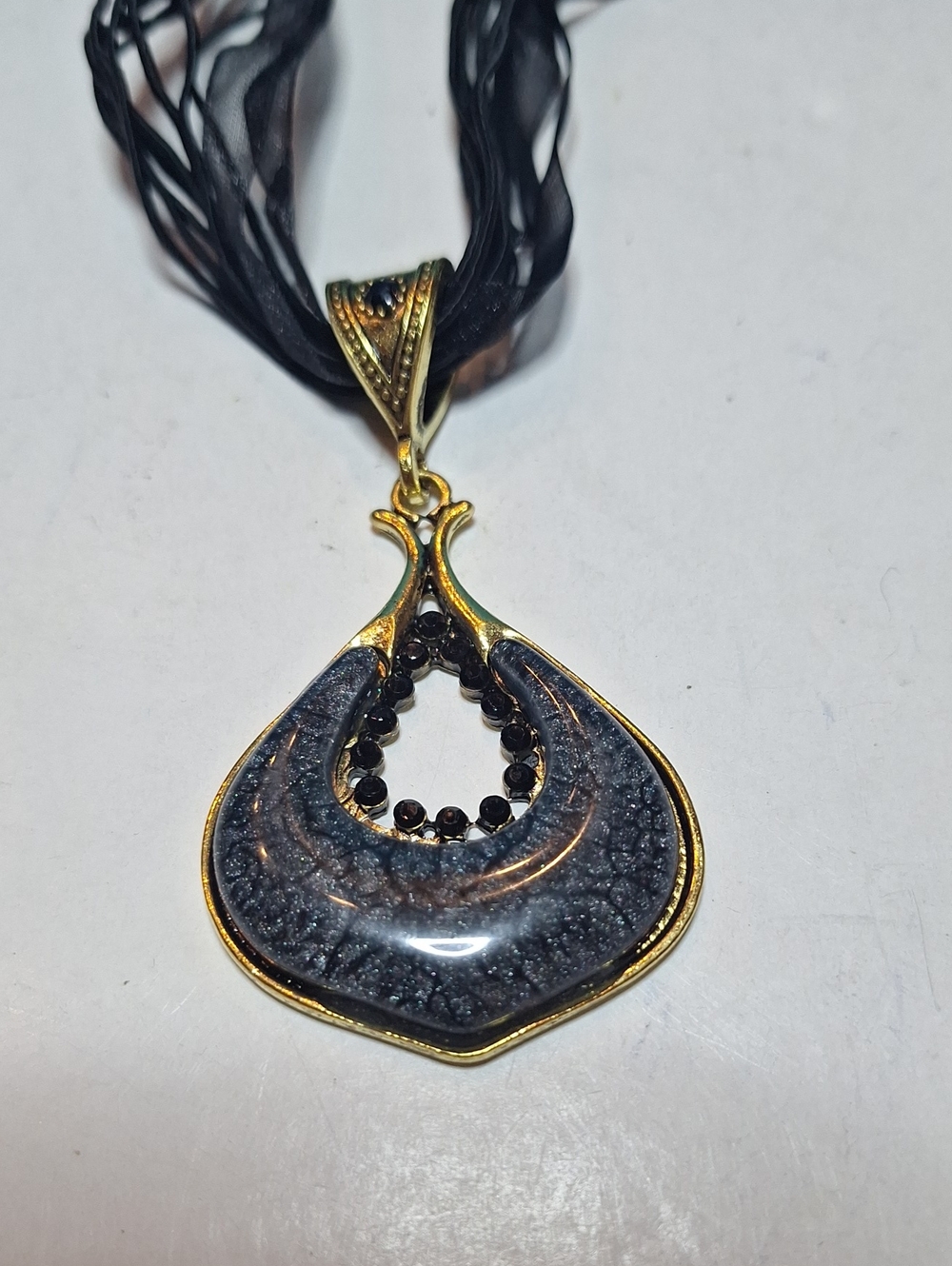 Black & Gold Tone Chunky Tear Drop Fashion Pendant Necklace With Ribbon Chain - Picture 2 of 7